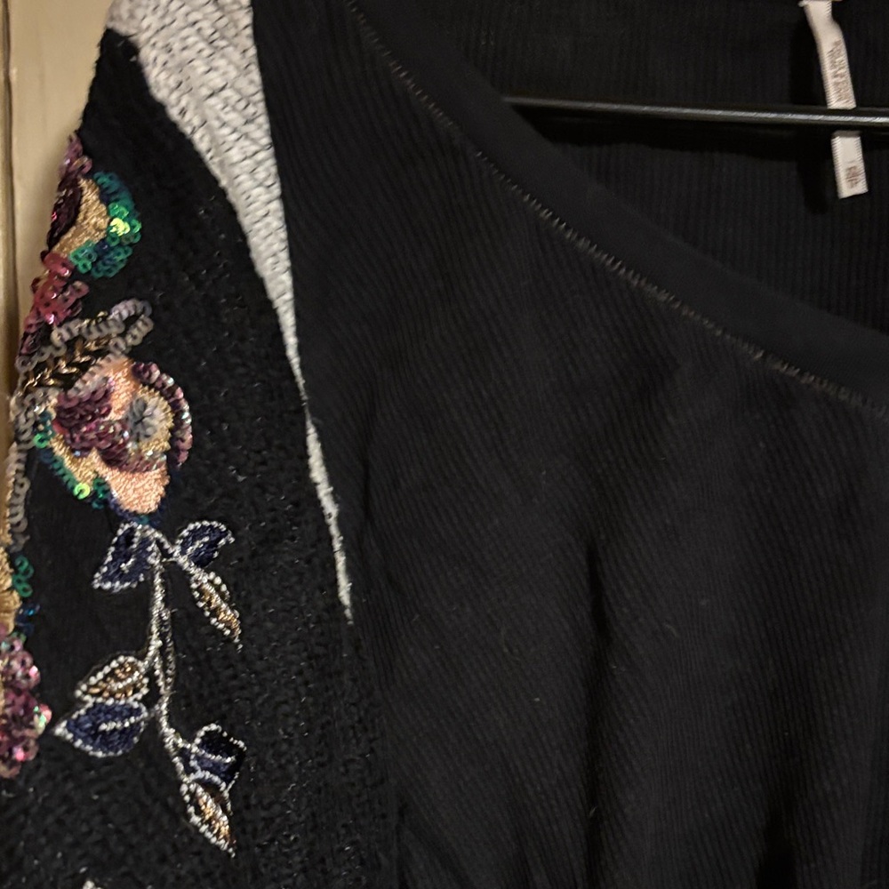 Free People great black sweater with unique sequenced balloon sleeves l@@k
